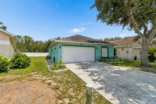 5936 LAKE FRONT DRIVE, Wesley Chapel, FL 33545