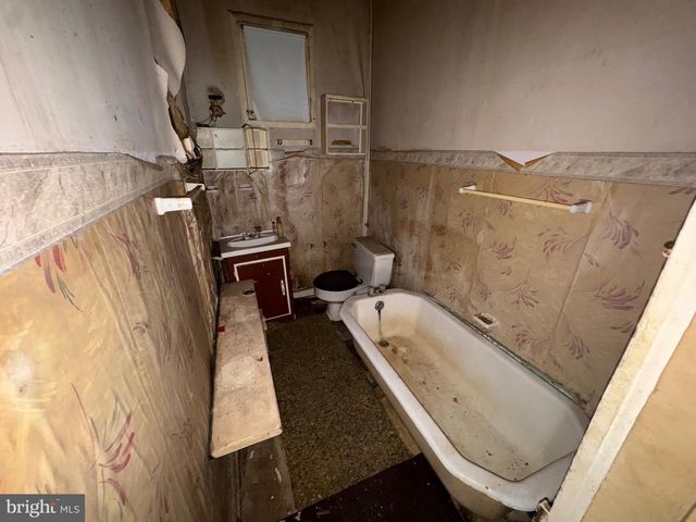 105 N FULTON AVE, Baltimore, MD 21223