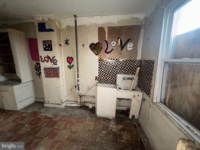 105 N FULTON AVE, Baltimore, MD 21223