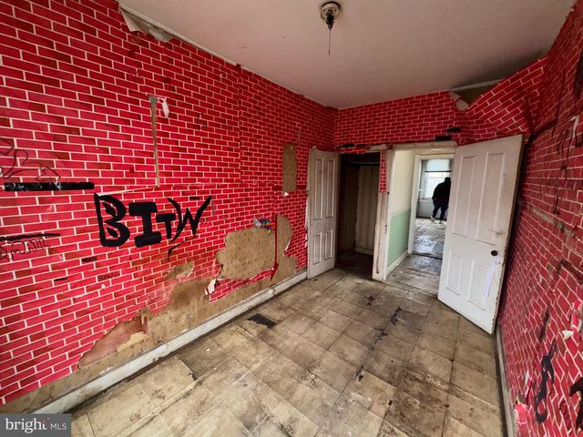 105 N FULTON AVE, Baltimore, MD 21223