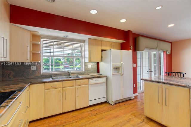 1731 NW 108th Ave, Pembroke Pines, FL 33026
