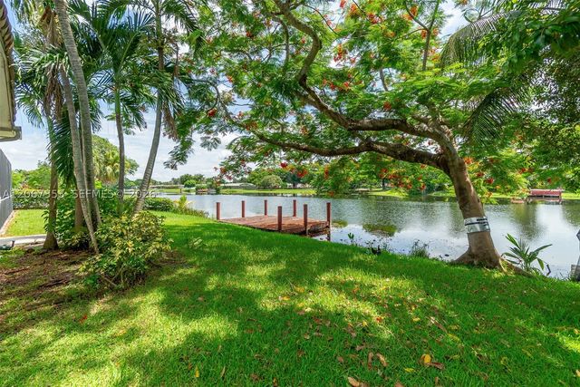 1731 NW 108th Ave, Pembroke Pines, FL 33026