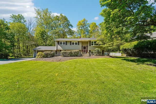 44 Brookwood Drive, Mahwah, NJ 07430