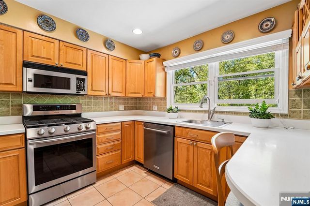 44 Brookwood Drive, Mahwah, NJ 07430