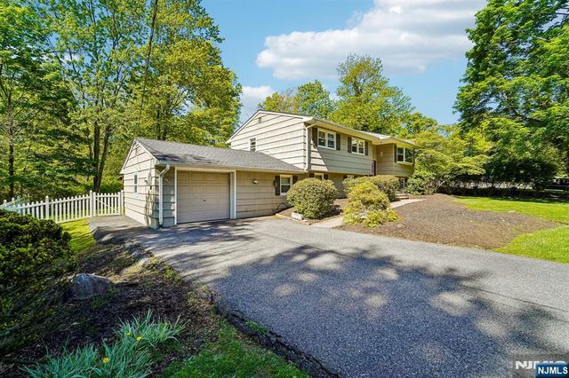 44 Brookwood Drive, Mahwah, NJ 07430
