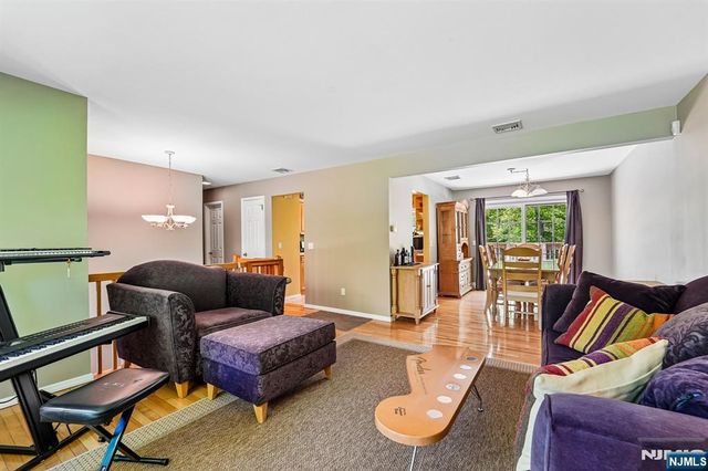 44 Brookwood Drive, Mahwah, NJ 07430