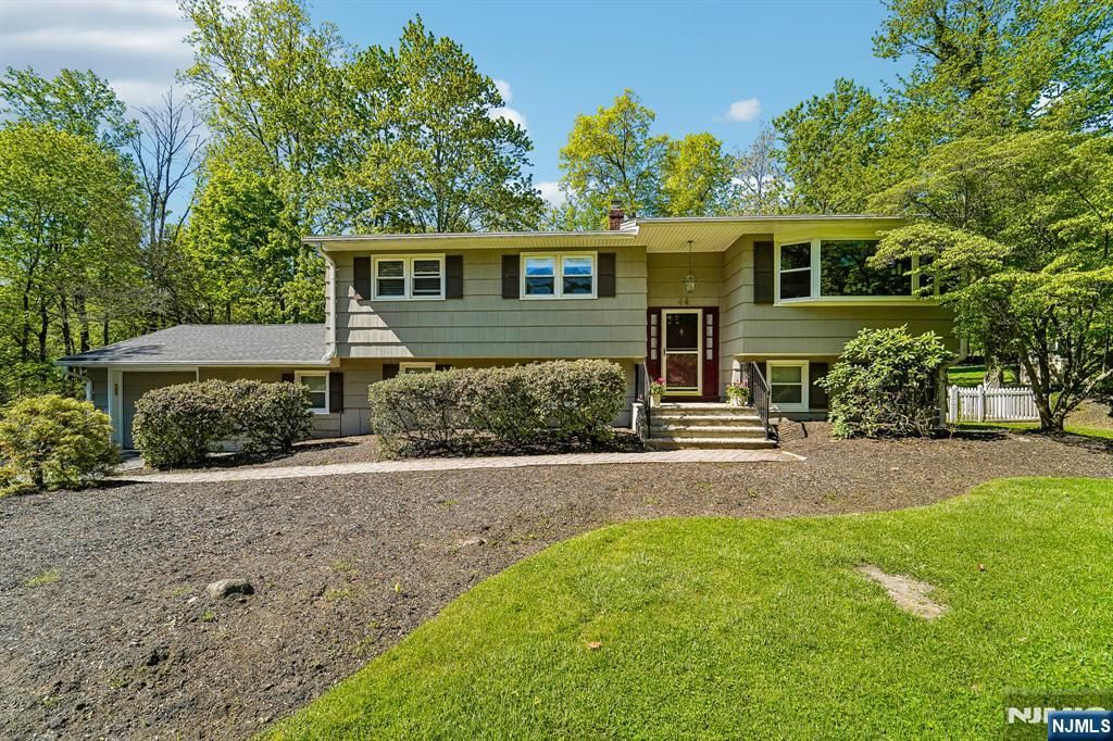44 Brookwood Drive, Mahwah, NJ 07430
