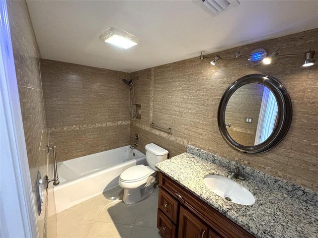 4800 Bayview Drive 406, Fort Lauderdale, FL 33308