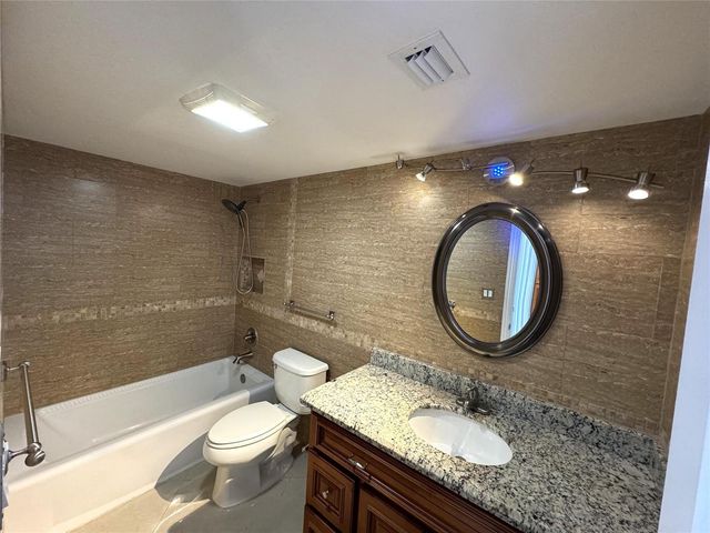 4800 Bayview Drive 406, Fort Lauderdale, FL 33308