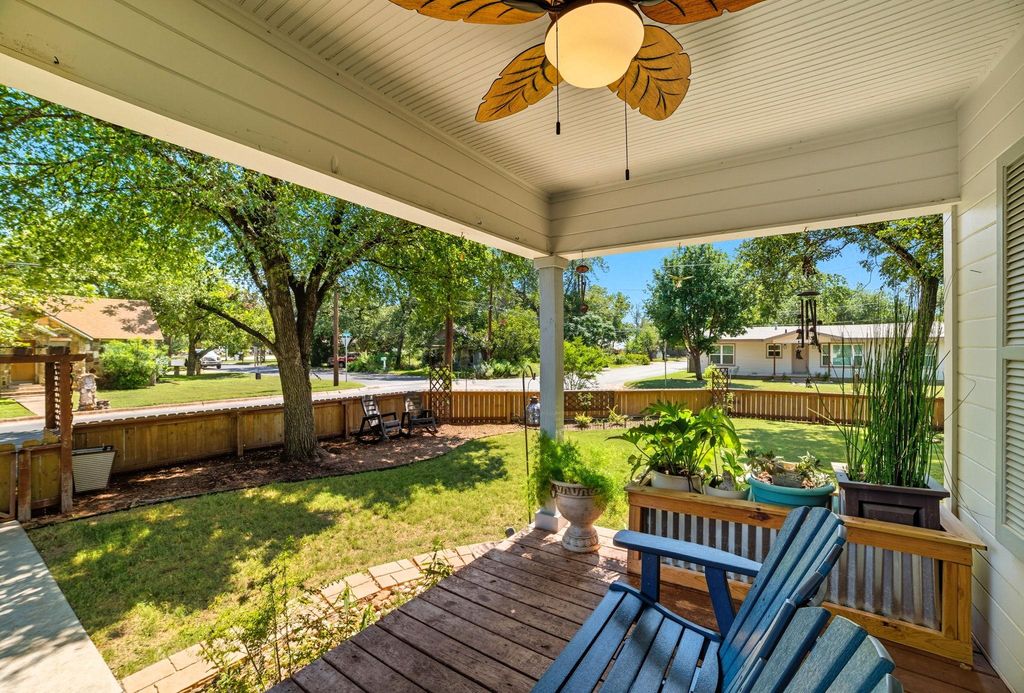 508 S Vandeveer ST, Burnet, TX 78611