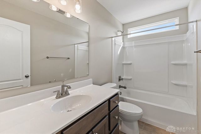 2587 Golden Leaf Drive, Beavercreek, OH 45431