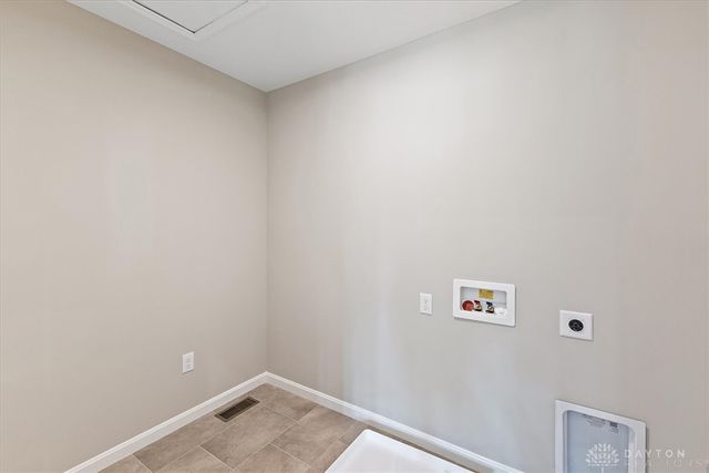 2587 Golden Leaf Drive, Beavercreek, OH 45431