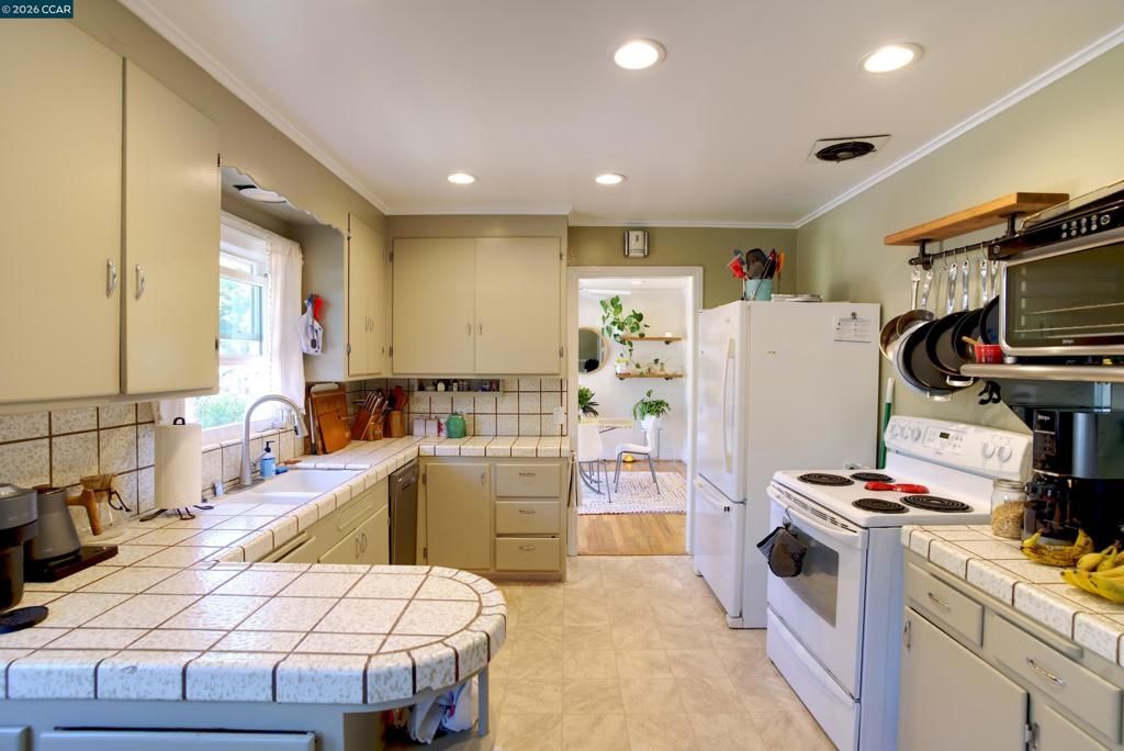 Image 11 of property listing at 1213 Grove Way, Concord, CA 94518