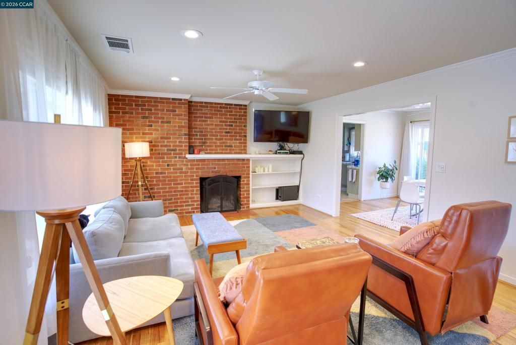 Image 4 of property listing at 1213 Grove Way, Concord, CA 94518