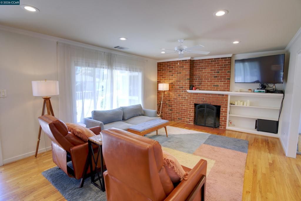 Image 6 of property listing at 1213 Grove Way, Concord, CA 94518