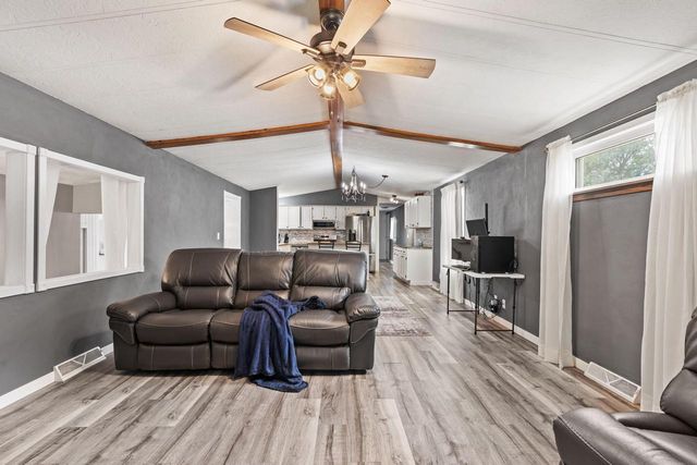 82 Falling Creek CIRCLE, Janesville, WI 53548