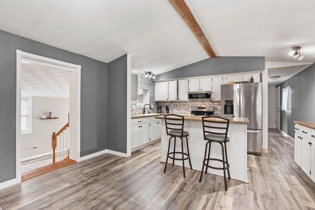 82 Falling Creek CIRCLE, Janesville, WI 53548