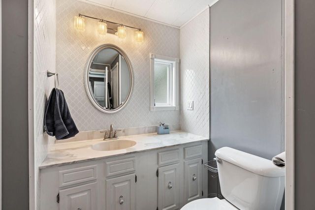 82 Falling Creek CIRCLE, Janesville, WI 53548