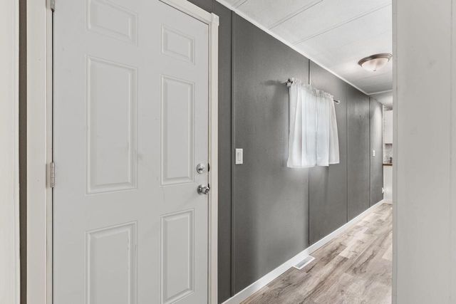82 Falling Creek CIRCLE, Janesville, WI 53548
