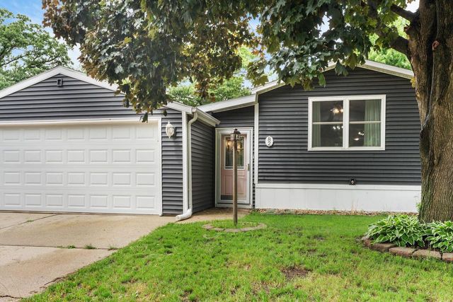 82 Falling Creek CIRCLE, Janesville, WI 53548