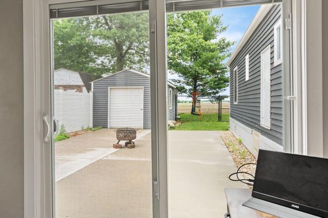 82 Falling Creek CIRCLE, Janesville, WI 53548
