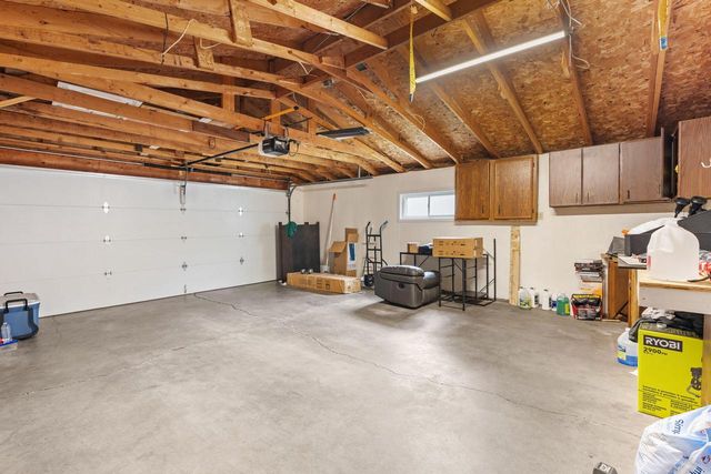 82 Falling Creek CIRCLE, Janesville, WI 53548