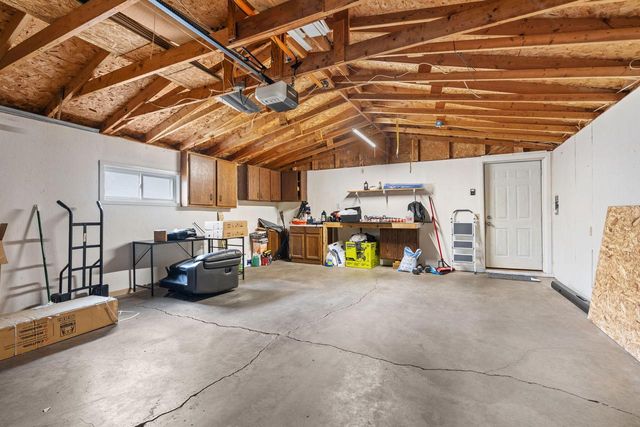 82 Falling Creek CIRCLE, Janesville, WI 53548