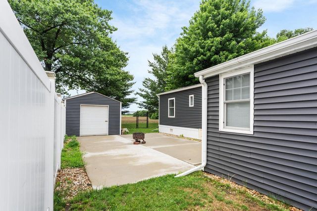 82 Falling Creek CIRCLE, Janesville, WI 53548