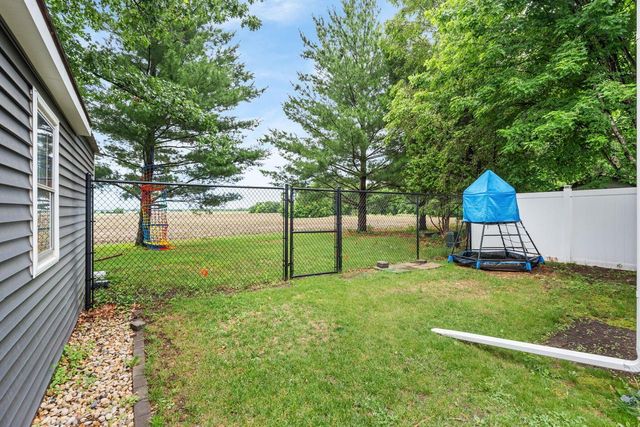 82 Falling Creek CIRCLE, Janesville, WI 53548