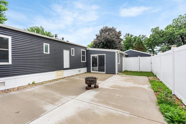 82 Falling Creek CIRCLE, Janesville, WI 53548