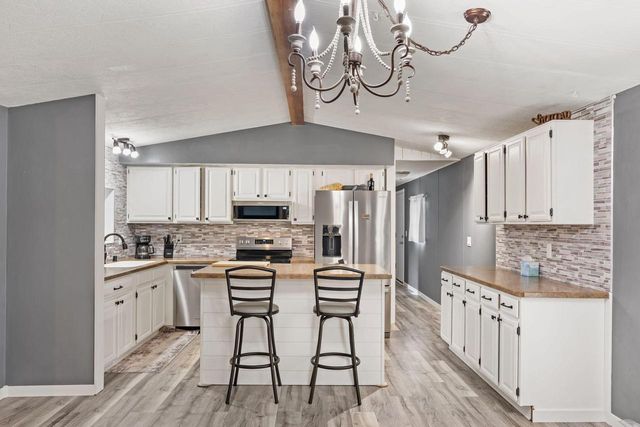 82 Falling Creek CIRCLE, Janesville, WI 53548