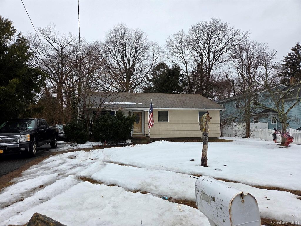 1456 Locust Avenue, Bohemia, NY 11716