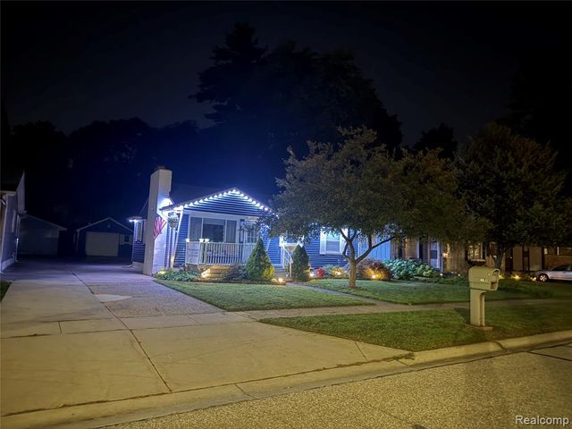 3341 Pine Grove Avenue, Port Huron, MI 48060