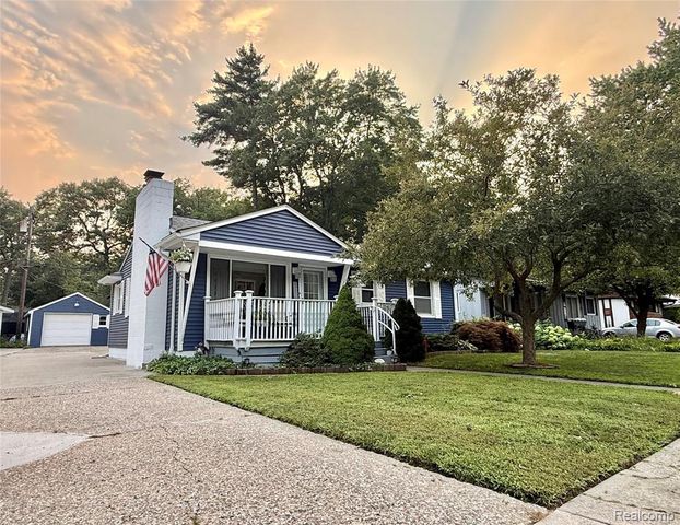3341 Pine Grove Avenue, Port Huron, MI 48060