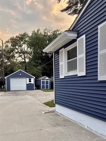 3341 Pine Grove Avenue, Port Huron, MI 48060