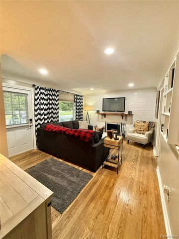 3341 Pine Grove Avenue, Port Huron, MI 48060