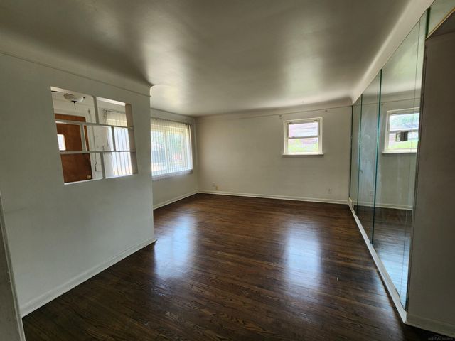 27605 Grant Street, Saint Clair Shores, MI 48081