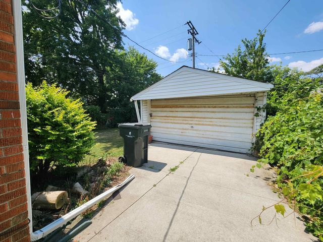 27605 Grant Street, Saint Clair Shores, MI 48081