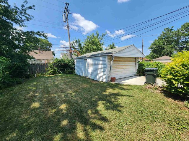 27605 Grant Street, Saint Clair Shores, MI 48081