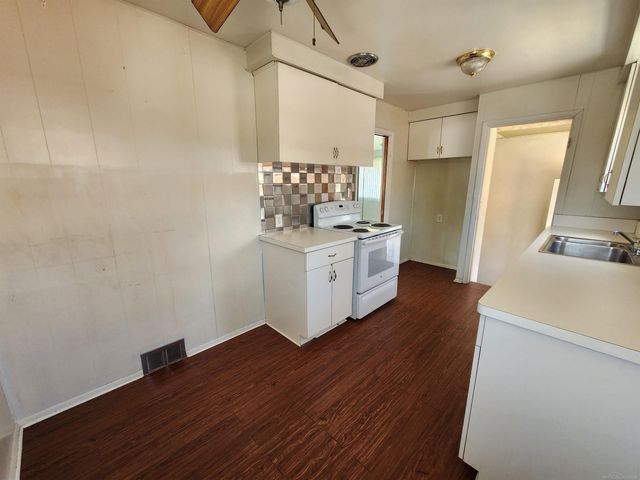 27605 Grant Street, Saint Clair Shores, MI 48081
