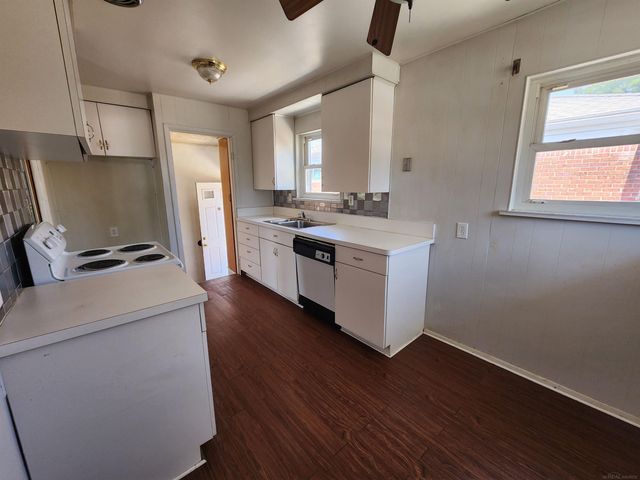 27605 Grant Street, Saint Clair Shores, MI 48081