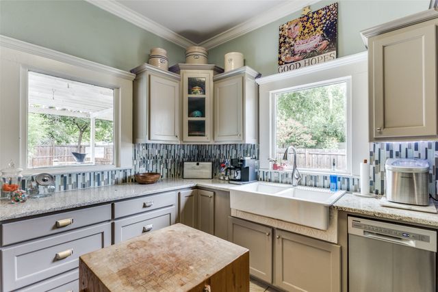 902 S Waco Street, Weatherford, TX 76086