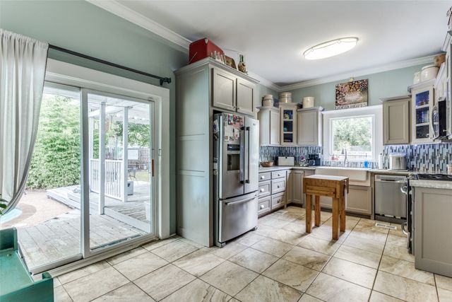 902 S Waco Street, Weatherford, TX 76086