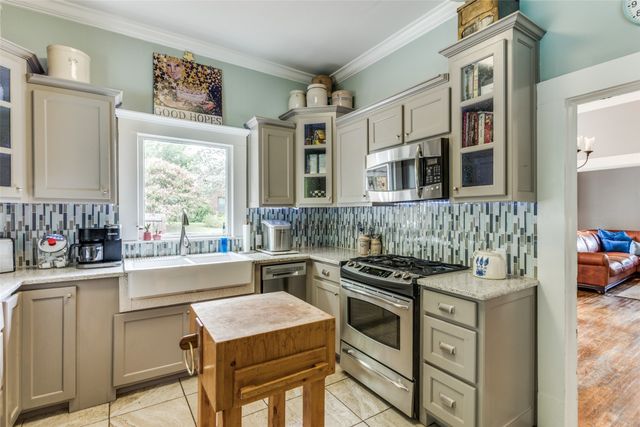 902 S Waco Street, Weatherford, TX 76086