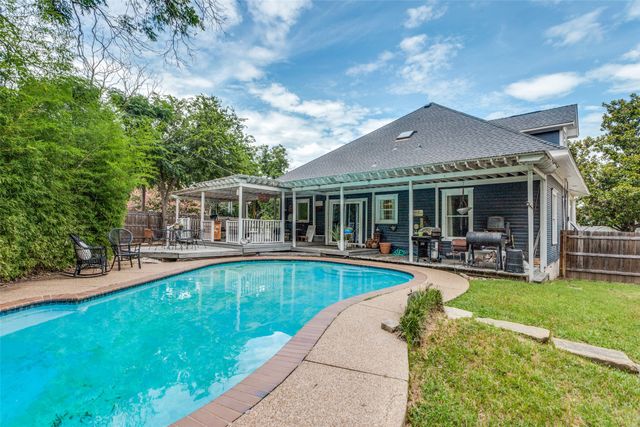 902 S Waco Street, Weatherford, TX 76086