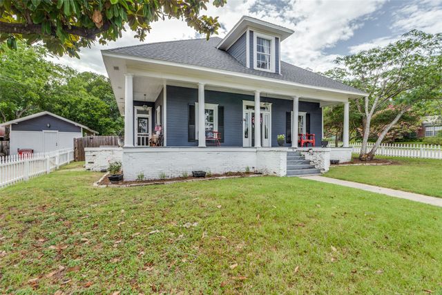 902 S Waco Street, Weatherford, TX 76086