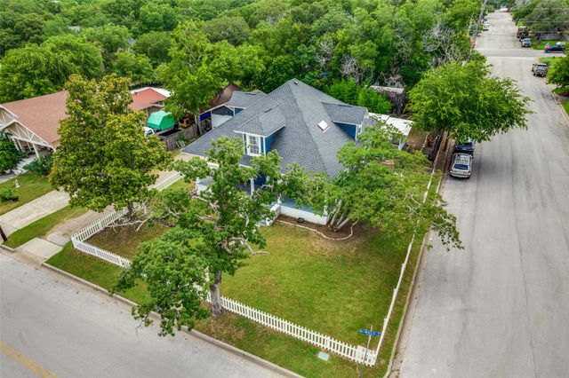 902 S Waco Street, Weatherford, TX 76086