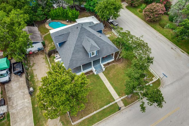 902 S Waco Street, Weatherford, TX 76086