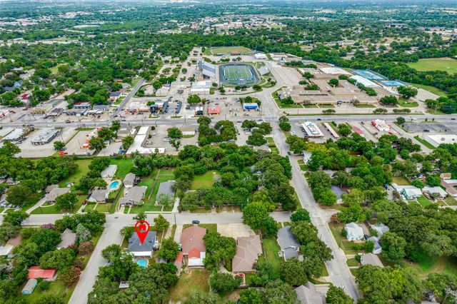 902 S Waco Street, Weatherford, TX 76086