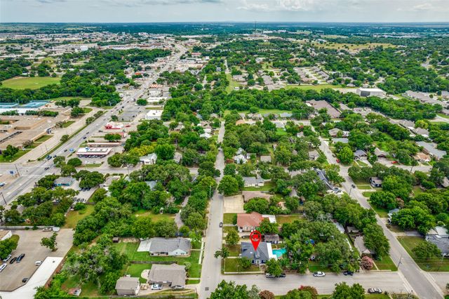 902 S Waco Street, Weatherford, TX 76086